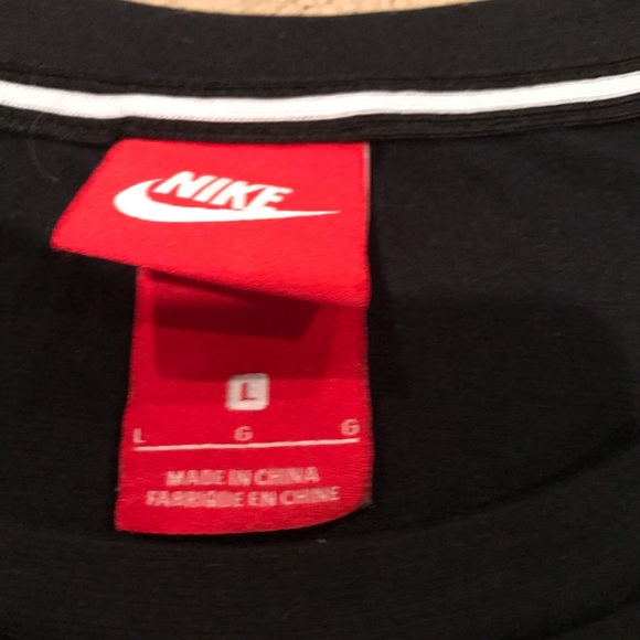 Woman’s Nike Set - Picture 2 of 4